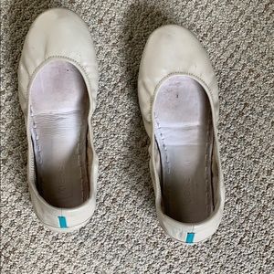 Off-white women’s size 8 Tieks ballet flats